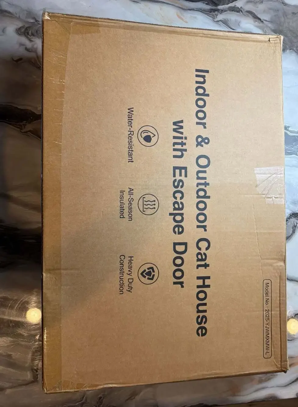 BRAND NEW Heated Outdoor Cat House – Waterproof & Insulated